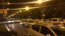 Los taxistas de Madrid bloquean el Paseo de la Castellana y hoy se les sumaran cientos de taxis de otras ciudades