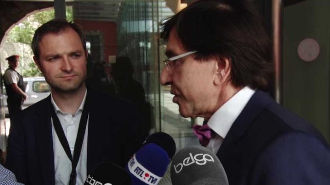Elio Di Rupo: Nous n'avons aucune difficulté à consulter la société civile