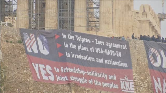 La Ácrópolis de Atenas amanece con pancartas contra el acuerdo con Macedonia