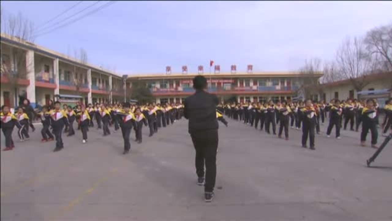 Los 30 minutos de baile antes de entrar a clase se convierte en rutina en un colegio de China