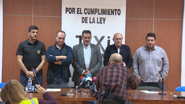 Taxistas informan sobre las últimas novedades de la huelga indefinida