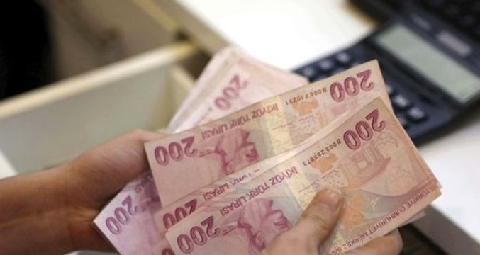 Emirates Havayolları, 15 bin 500 lira maaşla kabin görevlisi almak için Türkiye'ye geliyor