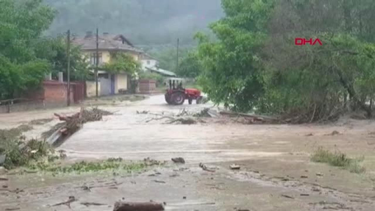 BOLU SAĞNAK SONRASI DERE TAŞTI, KÖY SULAR ALTINDA KALDI