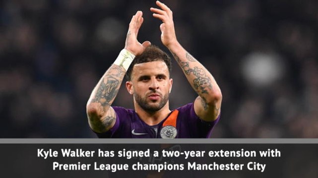 Walker signs contract extension at Manchester City