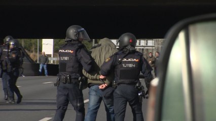 Policía Nacional detiene a un taxista en la M-40
