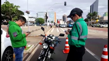 Operação é realizada na Avenida Brasil, em frente à Catedral