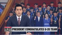 Pres. Moon invites S. Korean U-20 team to Blue House dinner banquet