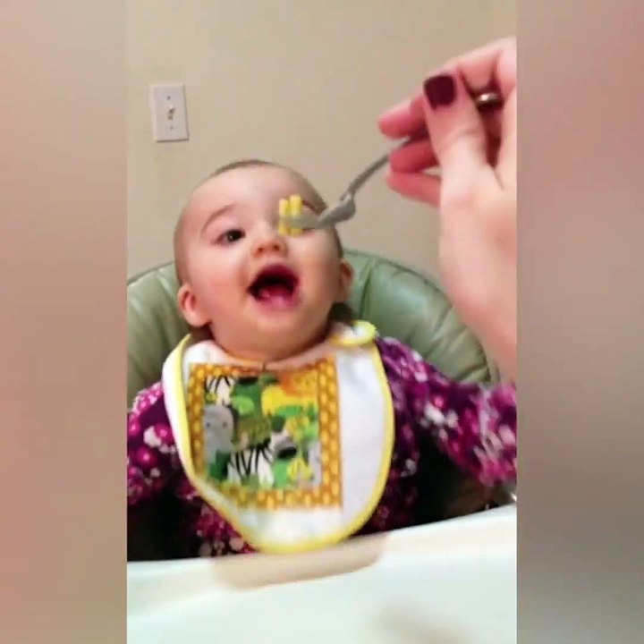 Funny Baby! These babies are totally adorable!