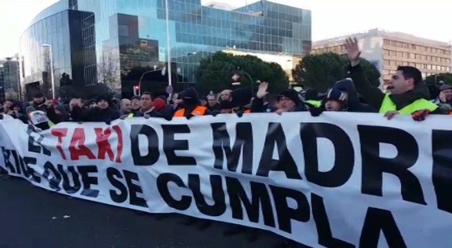 Taxistas se concentran en la entrada de IFEMA