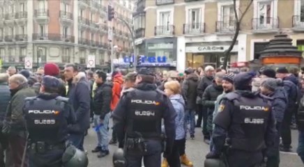 Download Video: Los taxistas de Madrid se concentran por segundo día consecutivo en la calle Génova