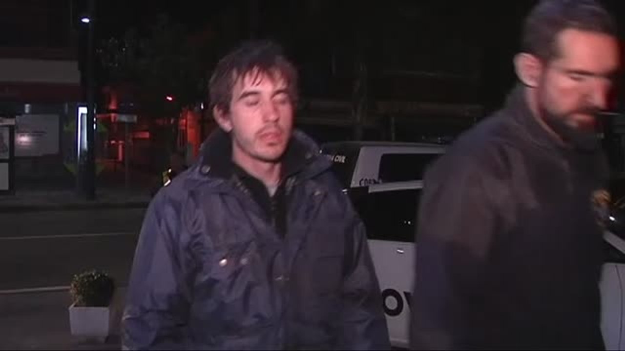 Los mineros asturianos regresan al hotel exhaustos tras 32 horas de trabajo ininterrumpido