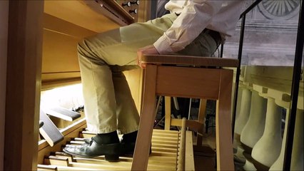 Orange : Luc Antonini teste les 2 800 tuyaux du nouvel orgue