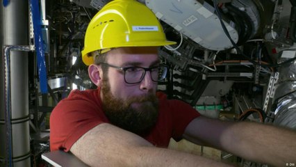 مهندسون شباب مؤمنون بالطاقة النووية