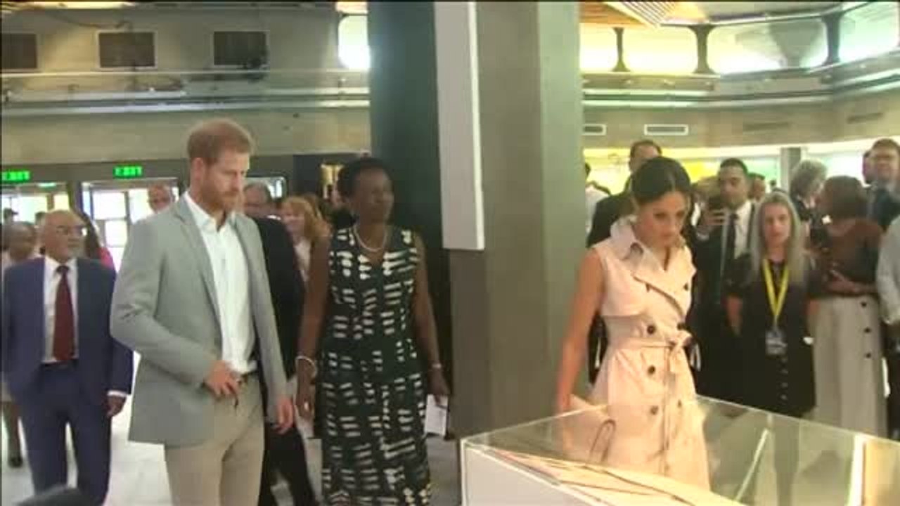 Los duques de Sussex se encuentran con el legado de Mandela que tanto admiró Diana