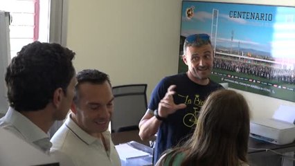 Télécharger la video: Luis Enrique se ha estrenado como entrenador de la selección española de fútbol