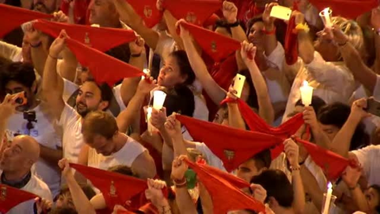 Entonando el 'Pobre de mí', Pamplona dice así adiós a los Sanfermines 2018