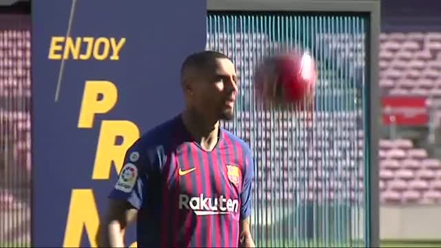 Kevin Prince Boateng, presentado esta mañana como nuevo jugador del FC Barcelona