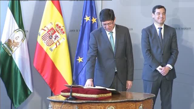 Los nuevos consejeros andaluces juran sus cargos