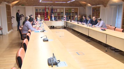 Reunión de Garrido con asociaciones del taxi