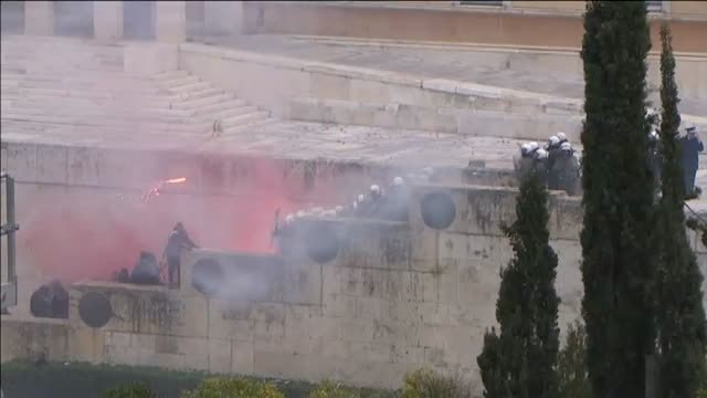 Miles de manifestantes griegos protestan contra el acuerdo con Macedonia