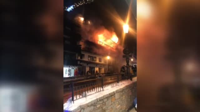 Dos personas mueren en el incendio de una estación de esquí en los Alpes