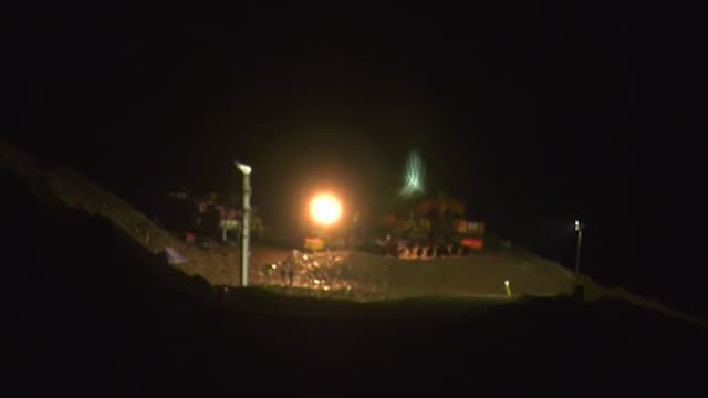 Los equipos de rescate confían en llegar a la cota de los 60 metros al final de la noche