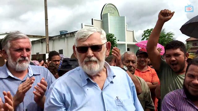 MST participa de Audiência Pública em seguida distribui 5 mil quilos de alimentos em Pedras de Fogo