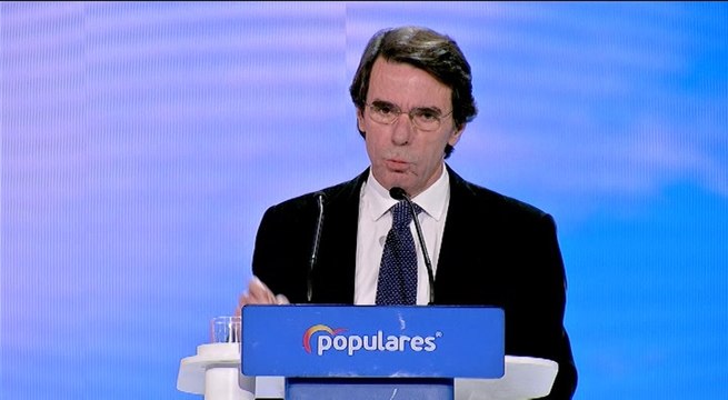 Aznar encumbra a Casado: Es un líder como un castillo