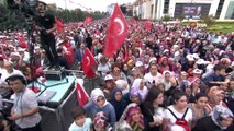 Cumhurbaşkanı Erdoğan: 'Önüne gelene söven, hakaret eden CHP adayı yarın o koltuğa oturduğunda neler yapar. Allah İstanbul’u böyle bir felaketten korusun diyorum'