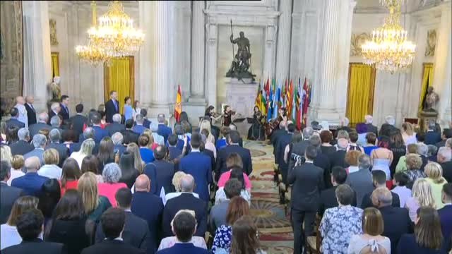 El rey reitera su compromiso de servicio en el quinto aniversario de su proclamación