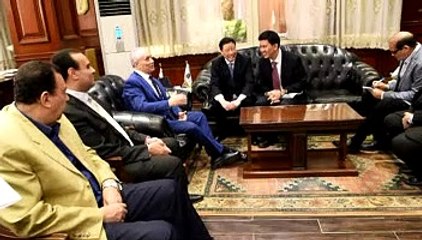 محافظ الأقصر يستقبل عمدة مدينة شنغهاى الصنية
