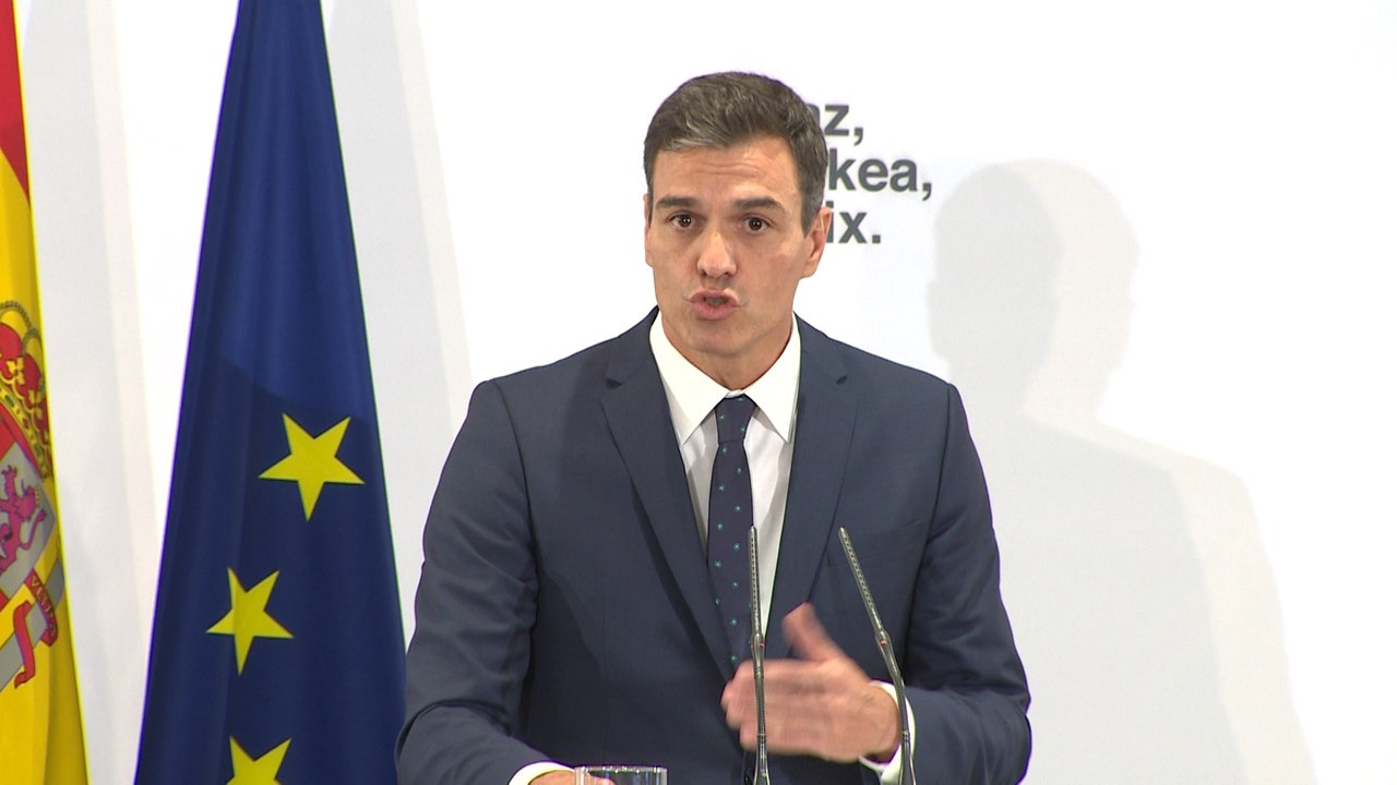 Sánchez rinde homenaje a las víctimas de ETA