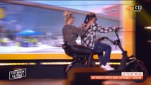 Cyril Hanouna débarque en scooter sur le plateau