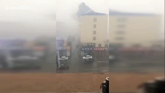 Roof ripped off by strong wind crashes onto parked vehicles below in northern China