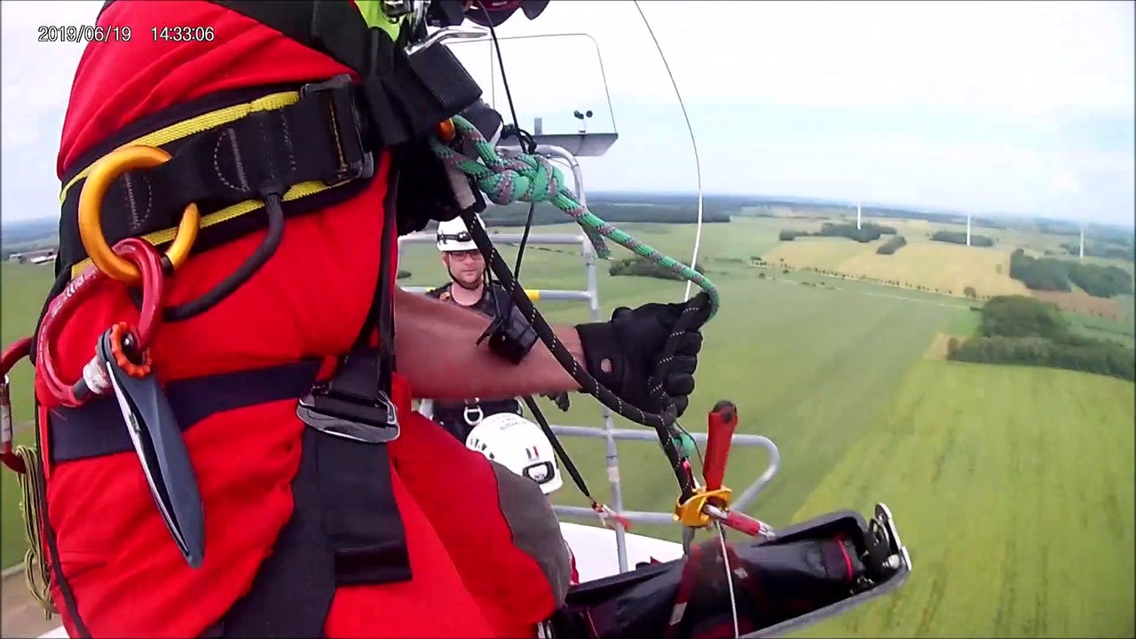 Exercice du Grimp 54 avec le SDIS 67 et un hélicoptère de la Sécurité Civile de Strasbourg sur une éolienne dans le secteur d'Igney