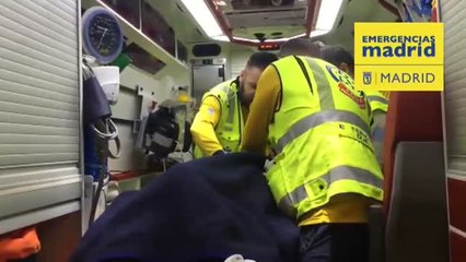 Una joven da a luz en la calle mientras esperaba un taxi