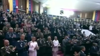 Maduro toma posesión de su segundo mandato en soledad
