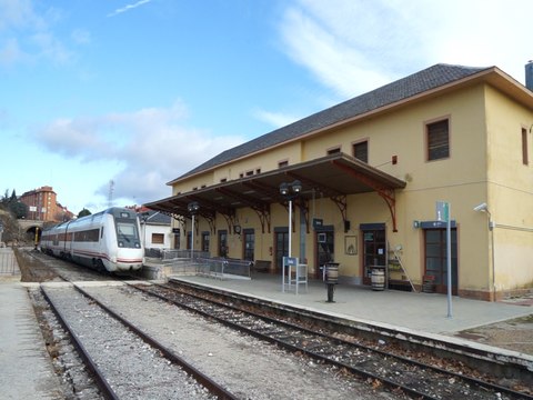 Soria ¡Ya! manda un billete de tren a Ábalos para que compruebe el estado de sus conexiones