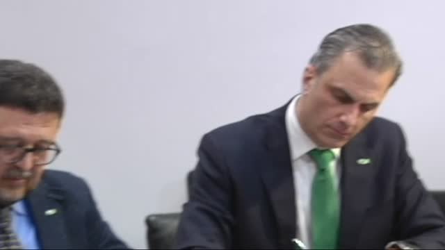 PP y Vox firman un acuerdo para formar gobierno en Andalucía