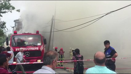 Fatih'te tarihi ahşap binada yangın - İSTANBUL