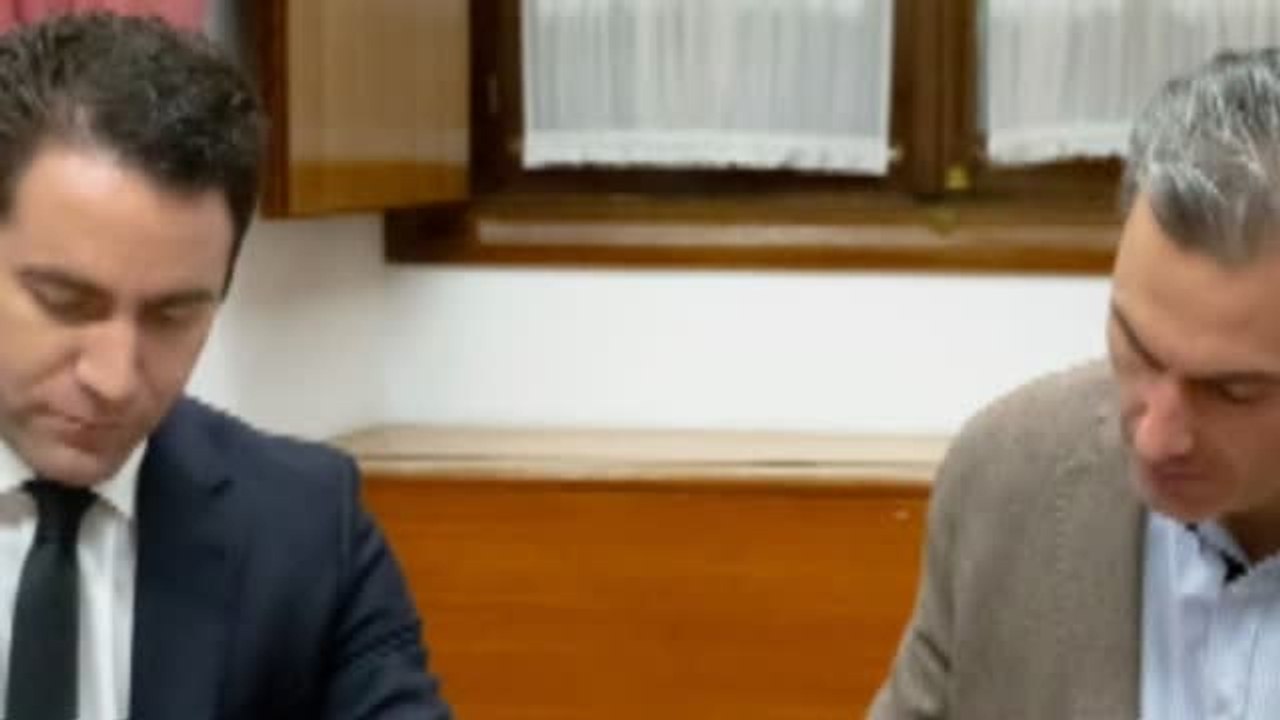 El PP tacha de "inaceptables" las peticiones de Vox en la negociación para investir a su candidato a la Junta