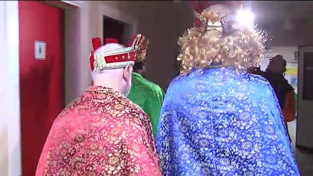 Los Reyes Magos visitan a los niños de todos los hospitales de España