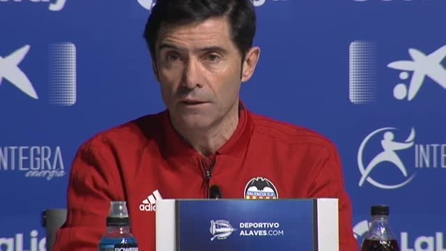 Marcelino encaja la derrota ante el Alavés pero lamenta que el terreno de juego estaba helado y los jugadores parecían bailarinas intentando no caer