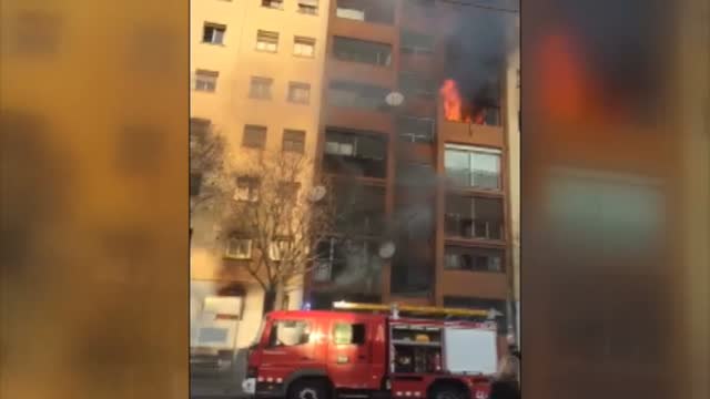 El incendio de una vivienda en Badalona causa tres muertos y 16 heridos