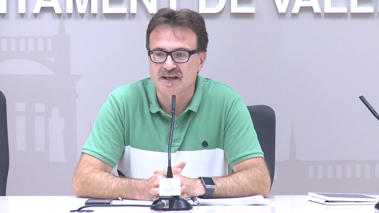 Grezzi: "Los patinetes y bicicletas no están permitidas en las acercas"