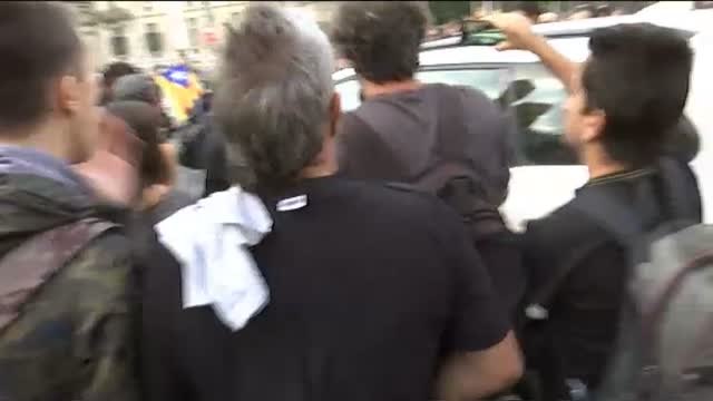 Los CDR cortan el tráfico en Barcelona y 'empapelan' varios edificios