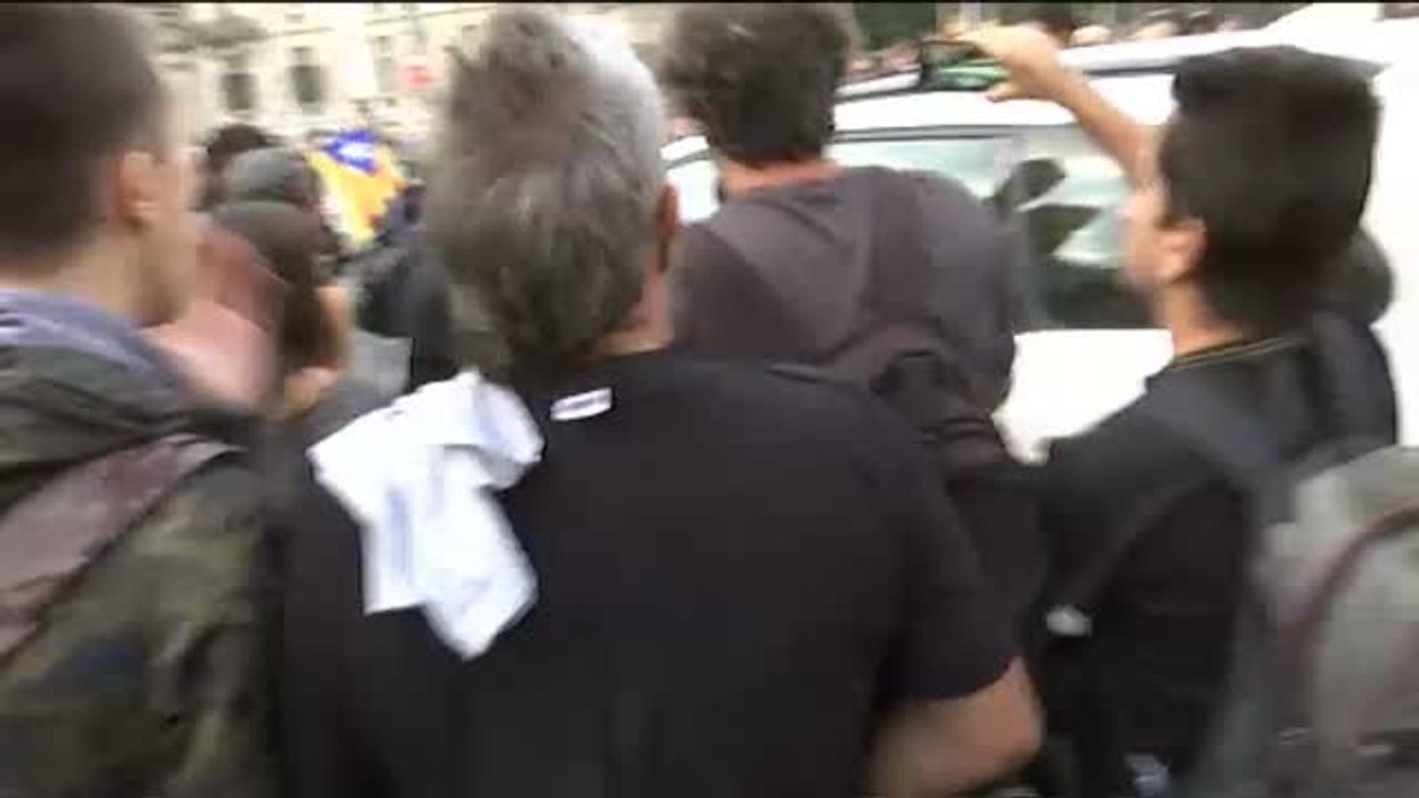 Los CDR cortan el tráfico en Barcelona y 'empapelan' varios edificios