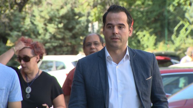 Aguado (Cs) atiende a los medios de comunicación