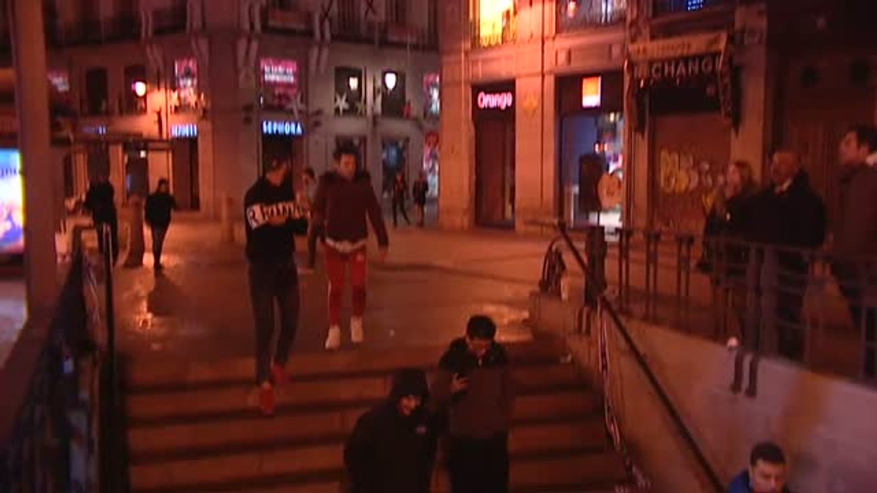 Madrid celebra el 2019 con campanadas, uvas y mucha fiesta