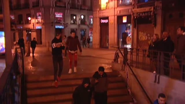 Madrid celebra el 2019 con campanadas, uvas y mucha fiesta